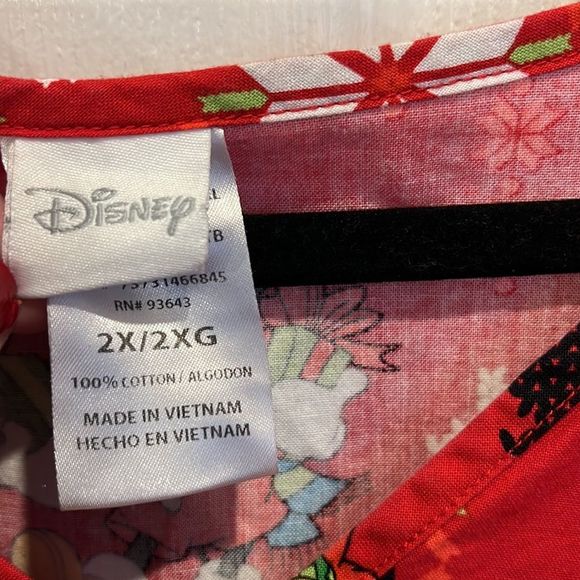 Christmas Scrub Top Disney women’s 2X Mickey Goofy Pluto Donald Daisy - Picture 9 of 12